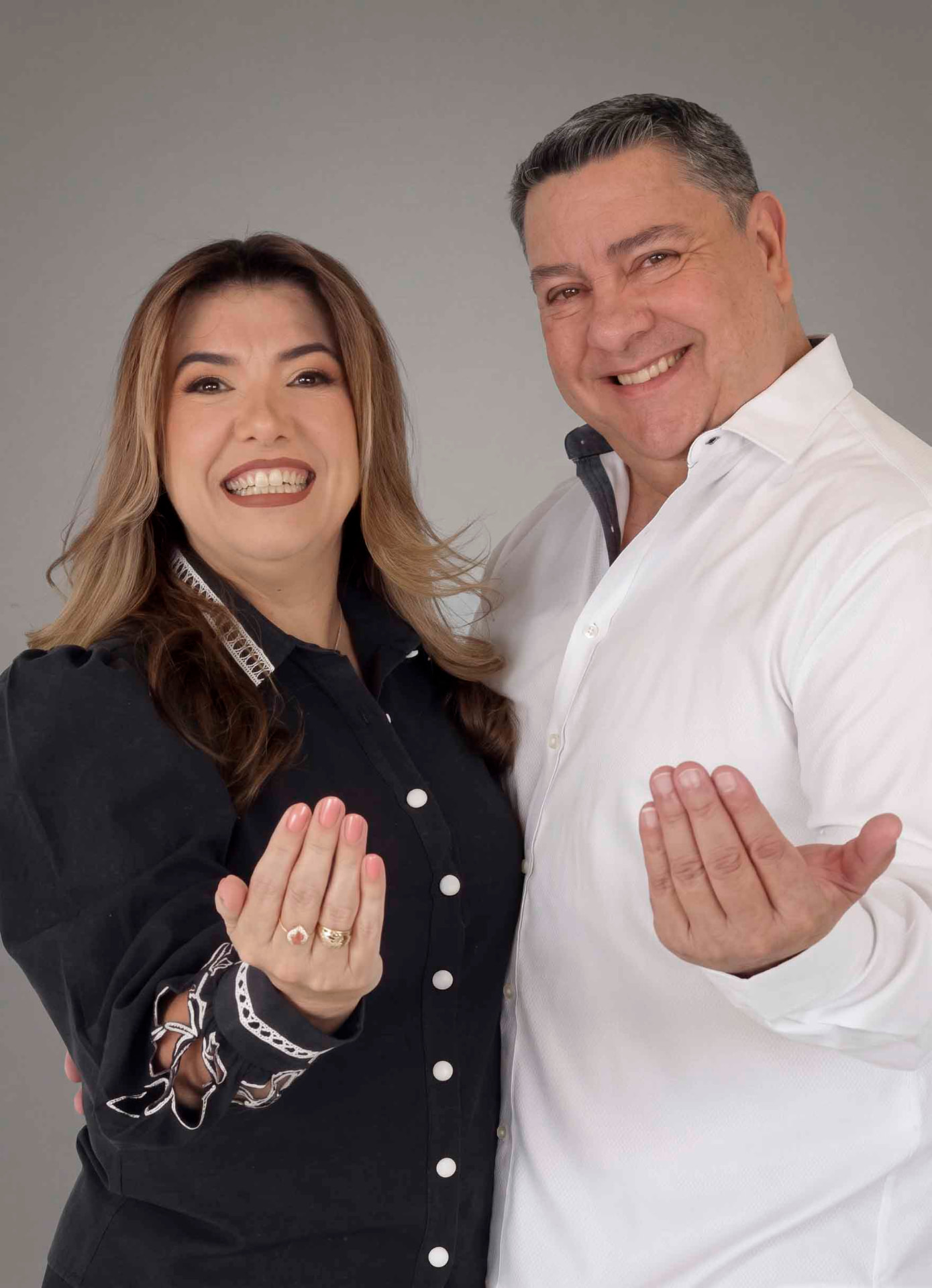 Profª. Flávia Molena e Prof. Jonas Oliveira, à frente da Escola Evolução Quantum